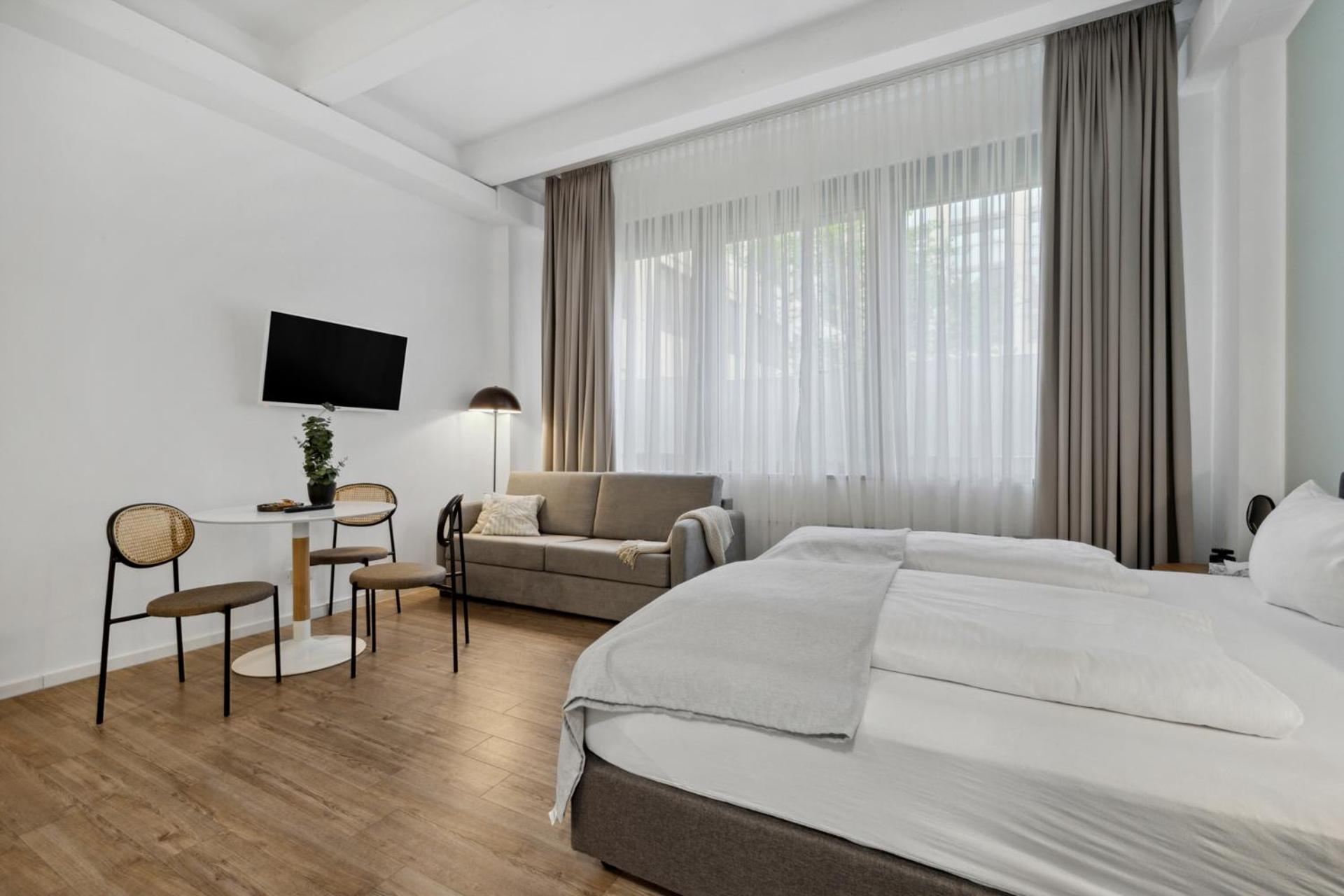 Limehome Fritz-erler Str 4*